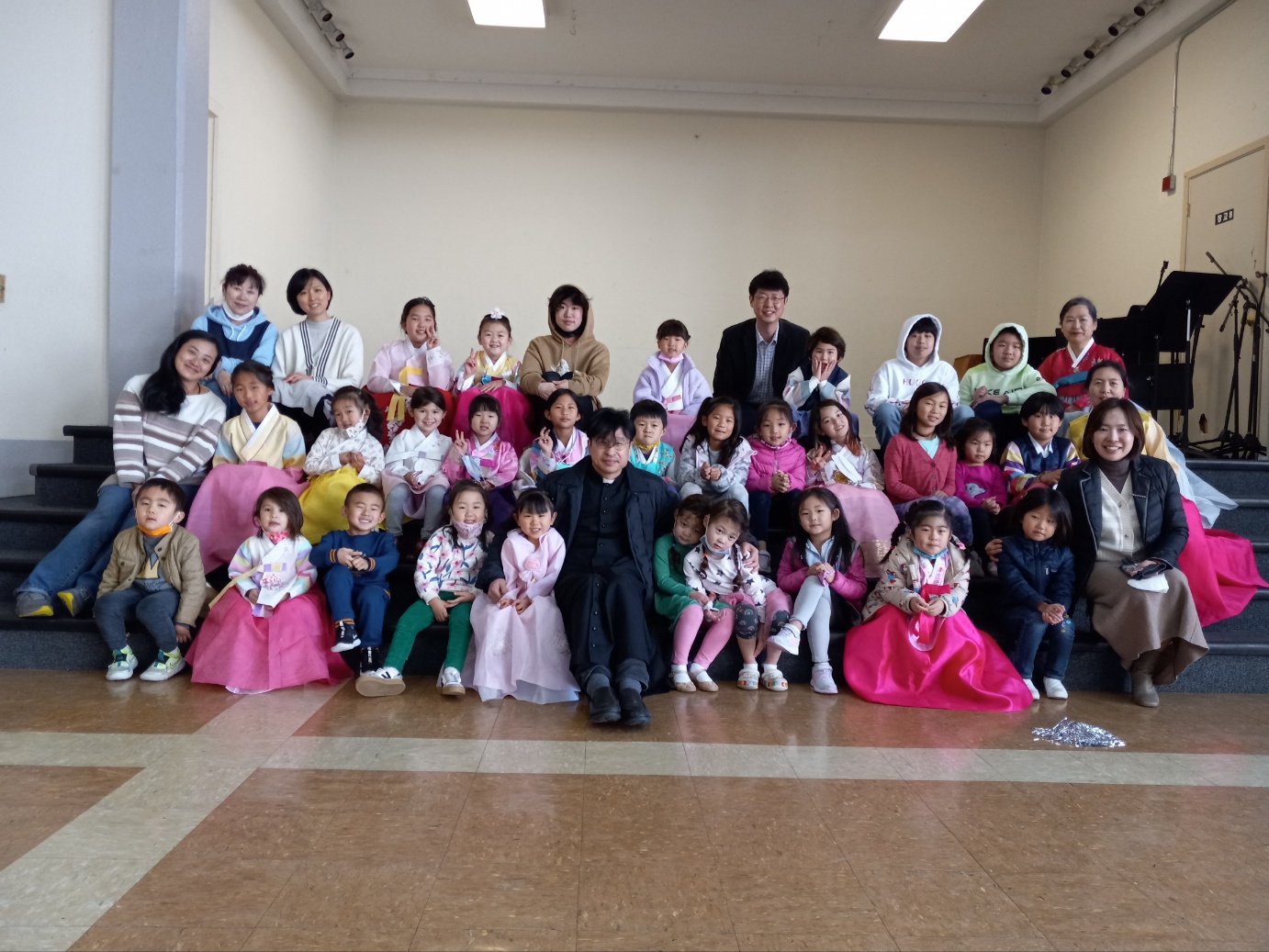 2023 설날 미사 및 조상님들께 분향, 성모회 떡만두국 점심식사 나눔