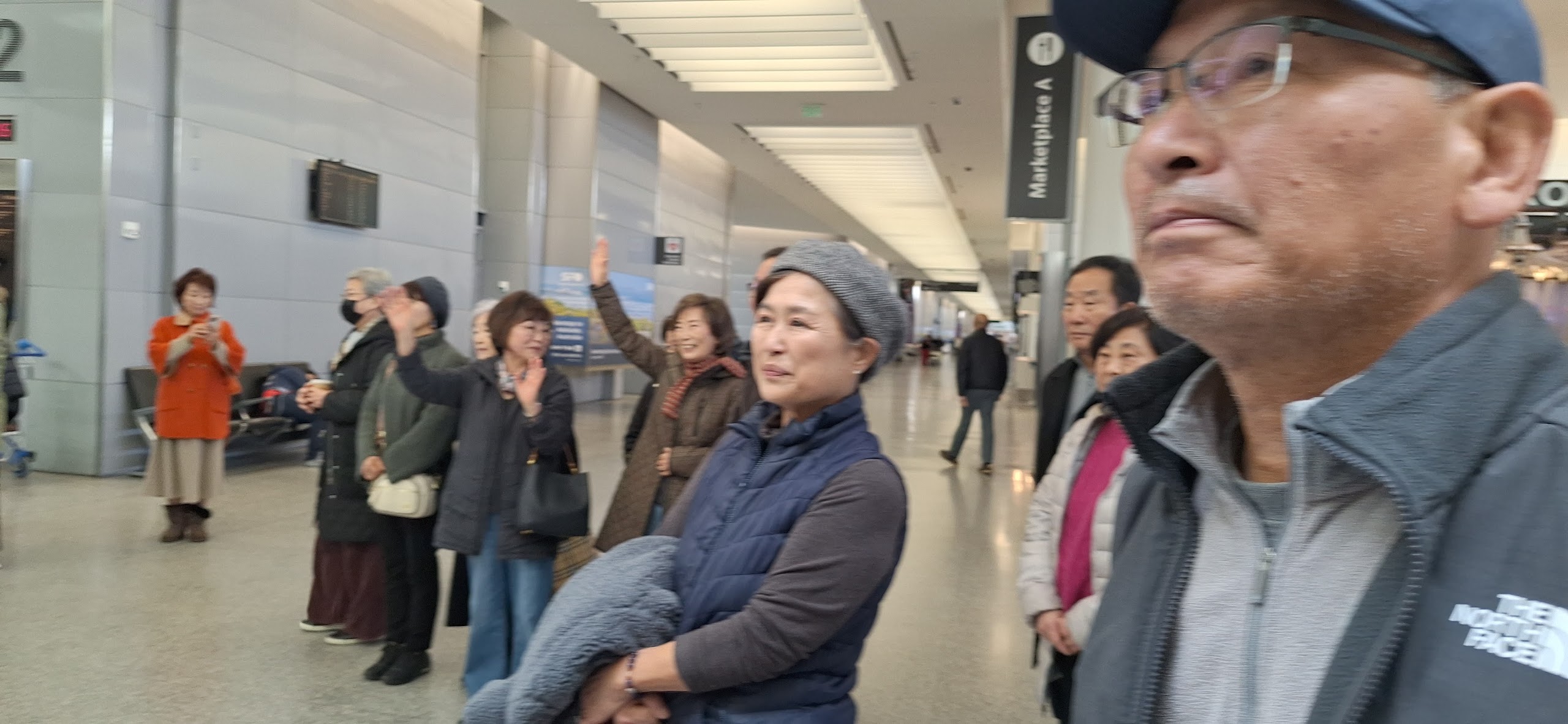 안기민 사도요한 신부님 SFO 공항 환송 .png